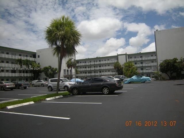 Real estate property located at 4050 42nd Ave #219, Broward County, TOPAZ NORTH CONDO, Lauderdale Lakes, FL