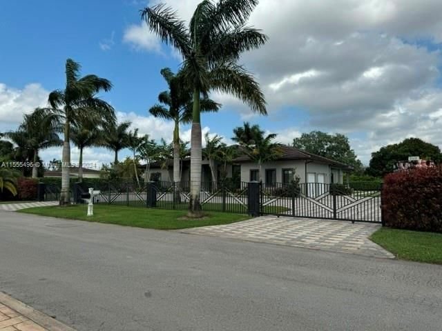 Real estate property located at 23055 172 Ct, Miami-Dade County, South Kendall Estates, Miami, FL