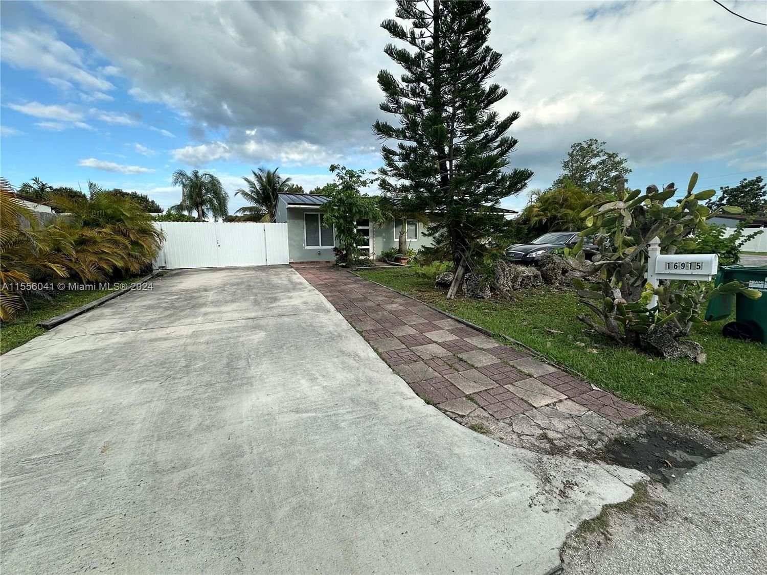Real estate property located at 16915 93rd Ave, Miami-Dade County, PERRINE HGTS REPLAT, Palmetto Bay, FL