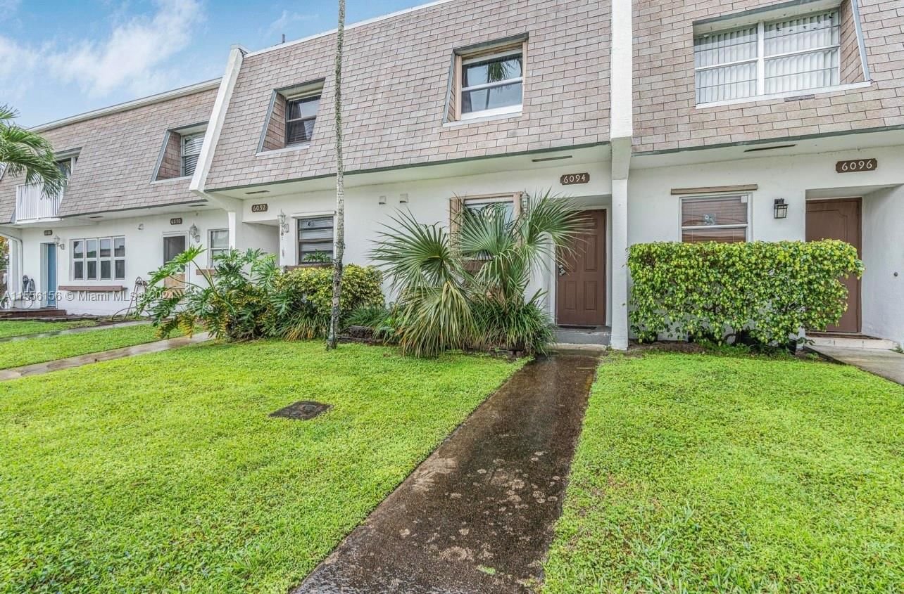 Real estate property located at 6094 41st St #17, Broward County, LAKESHORE TOWNHOMES CONDO, Davie, FL