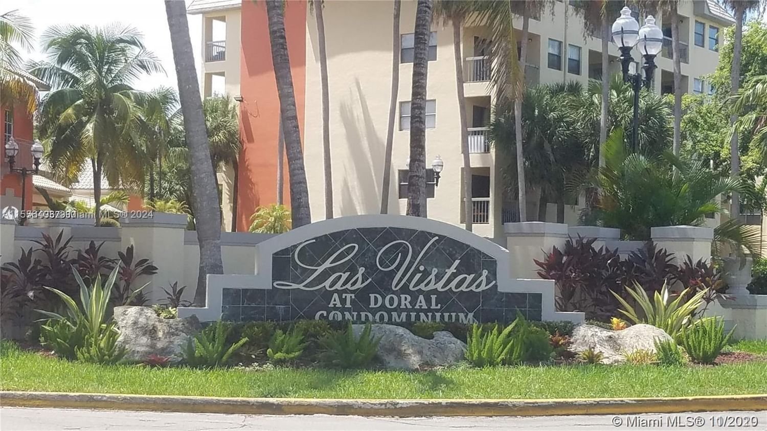 Real estate property located at 8255 Lake Dr #504, Miami-Dade County, LAS VISTAS AT DORAL CONDO, Doral, FL