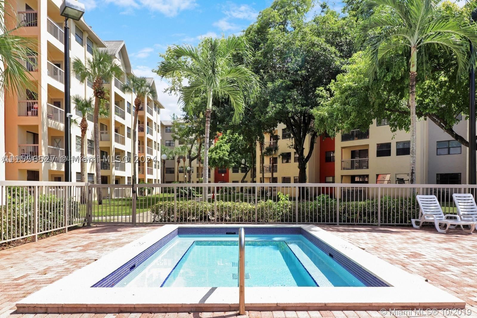 Real estate property located at 8255 Lake Dr #204, Miami-dade, Las Vistas At Doral Condo, Doral, FL
