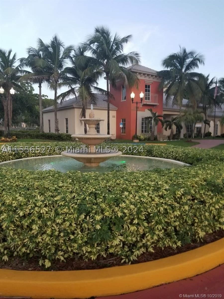 Real estate property located at 8255 Lake Dr #204, Miami-dade, Las Vistas At Doral Condo, Doral, FL