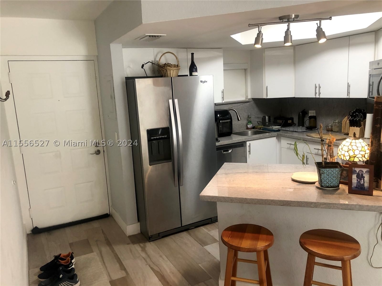 Real estate property located at 8255 Lake Dr #204, Miami-dade, Las Vistas At Doral Condo, Doral, FL