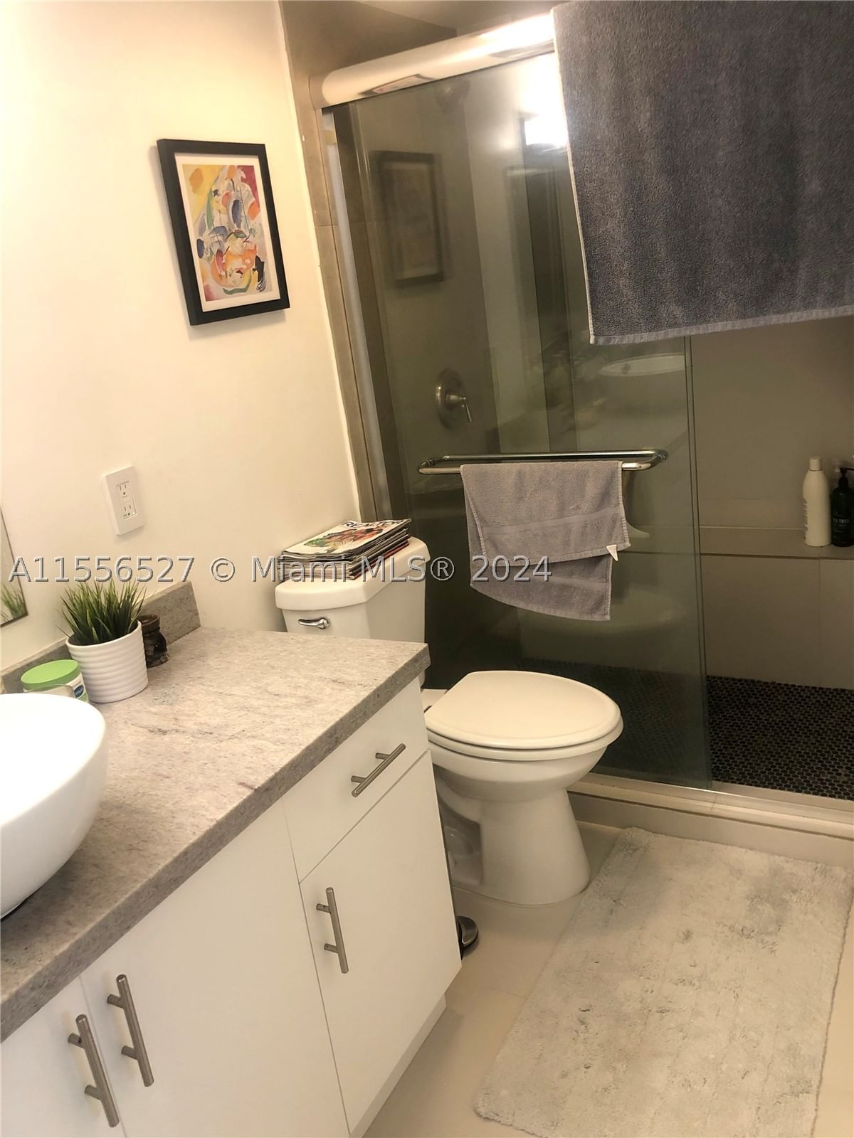 Real estate property located at 8255 Lake Dr #204, Miami-dade, Las Vistas At Doral Condo, Doral, FL