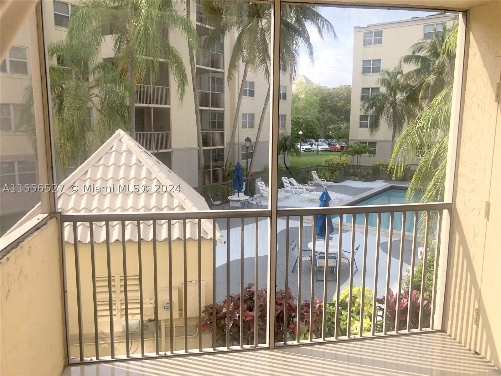 Real estate property located at 8255 Lake Dr #204, Miami-dade, Las Vistas At Doral Condo, Doral, FL