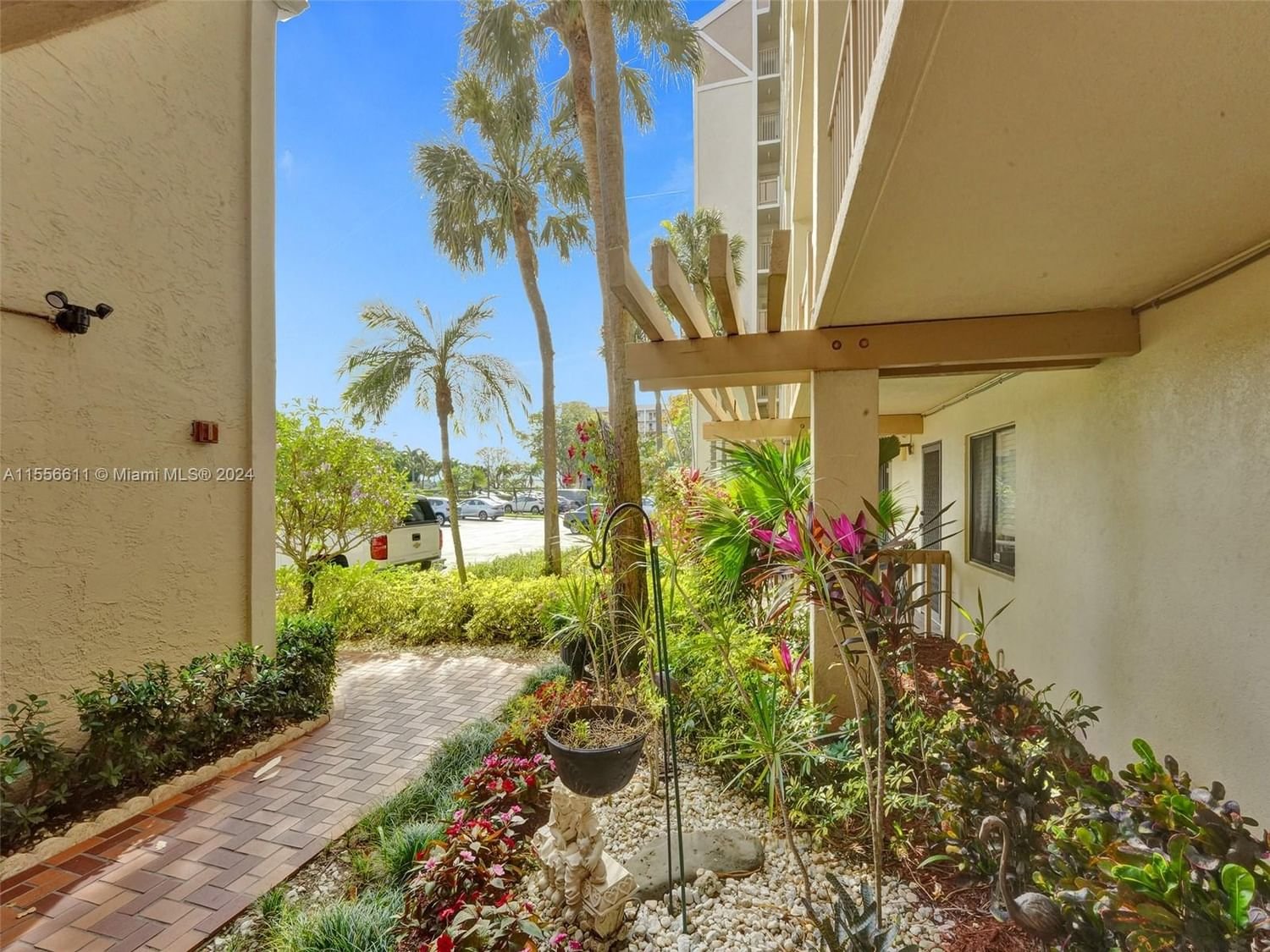 Real estate property located at 14460 Strathmore Ln #104, Palm Beach County, HUNTINGTON LAKES SEC ONE, Delray Beach, FL