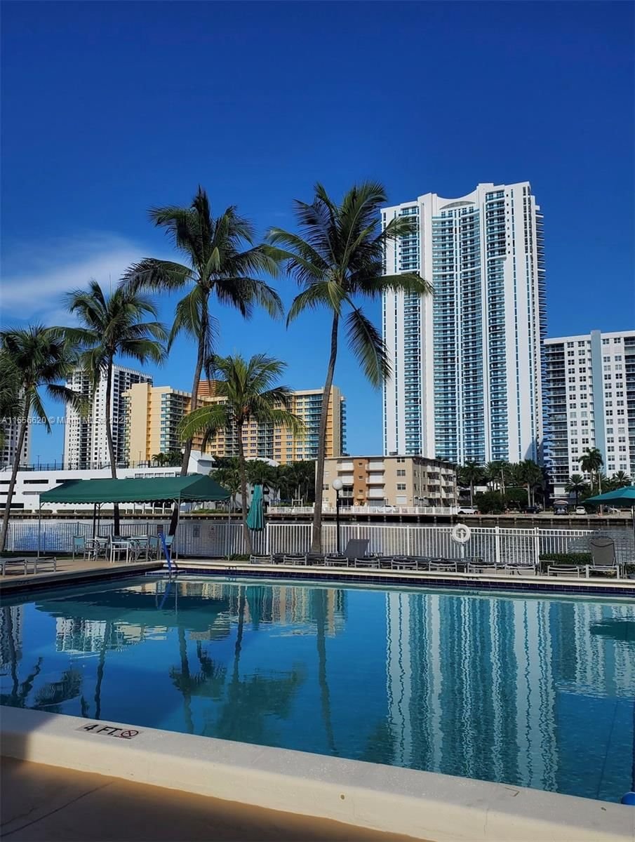 Real estate property located at 800 Parkview Dr #126, Broward County, OCEANVIEW PARK CONDO, Hallandale Beach, FL