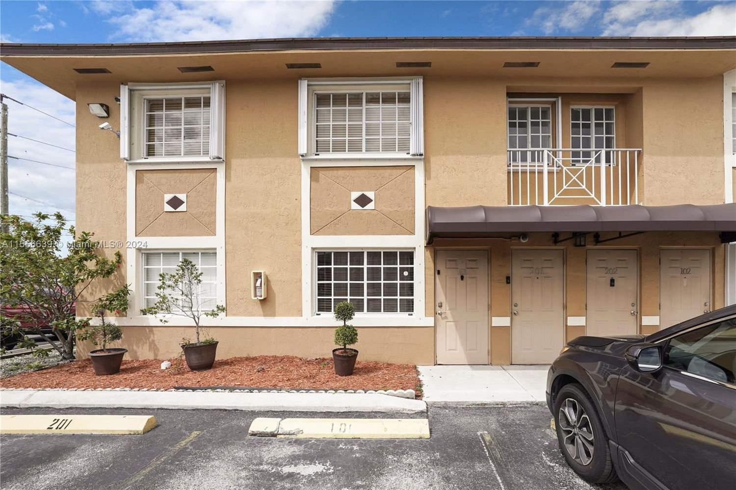 Real estate property located at 10285 80th Ct #101, Miami-Dade County, KEYSTONE POINT CONDO, Hialeah Gardens, FL
