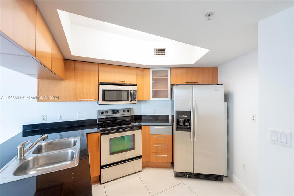 Real estate property located at 1750 Bayshore Dr #2202, Miami-dade, Opera Tower Condo, Miami, FL