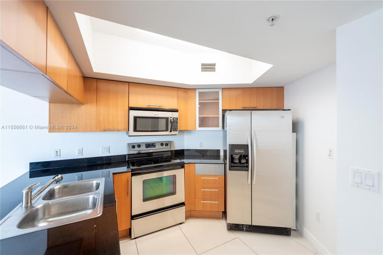 Real estate property located at 1750 Bayshore Dr #2202, Miami-dade, Opera Tower Condo, Miami, FL