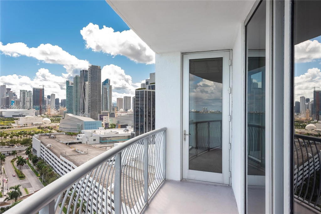 Real estate property located at 1750 Bayshore Dr #2202, Miami-dade, Opera Tower Condo, Miami, FL