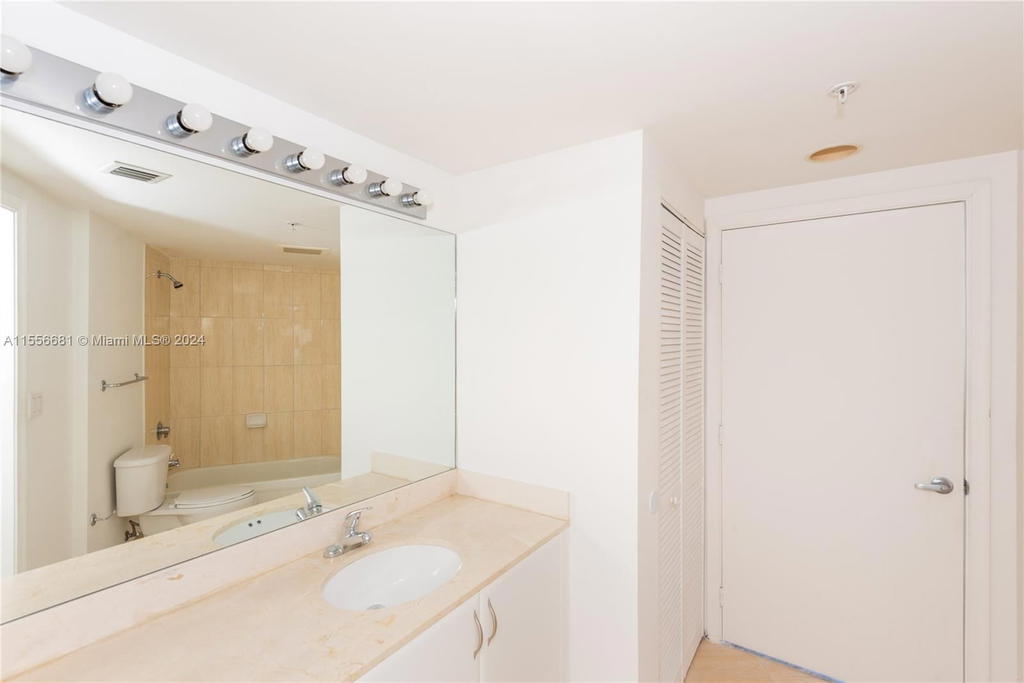 Real estate property located at 1750 Bayshore Dr #2202, Miami-dade, Opera Tower Condo, Miami, FL