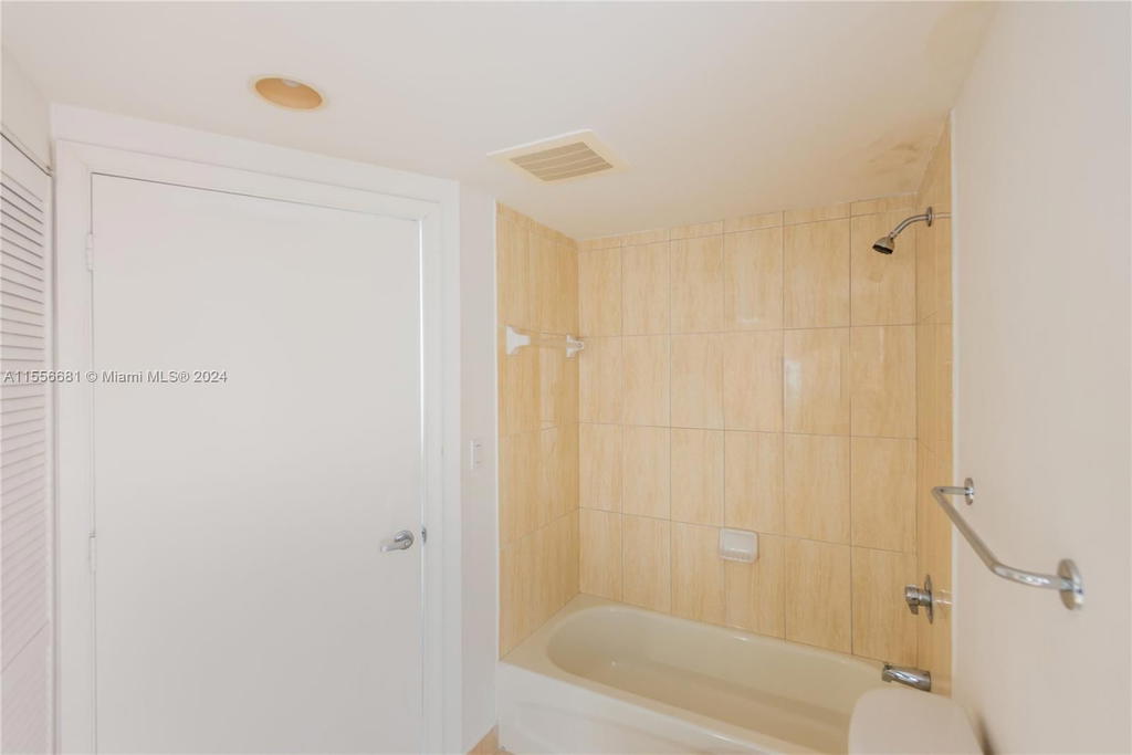 Real estate property located at 1750 Bayshore Dr #2202, Miami-dade, Opera Tower Condo, Miami, FL