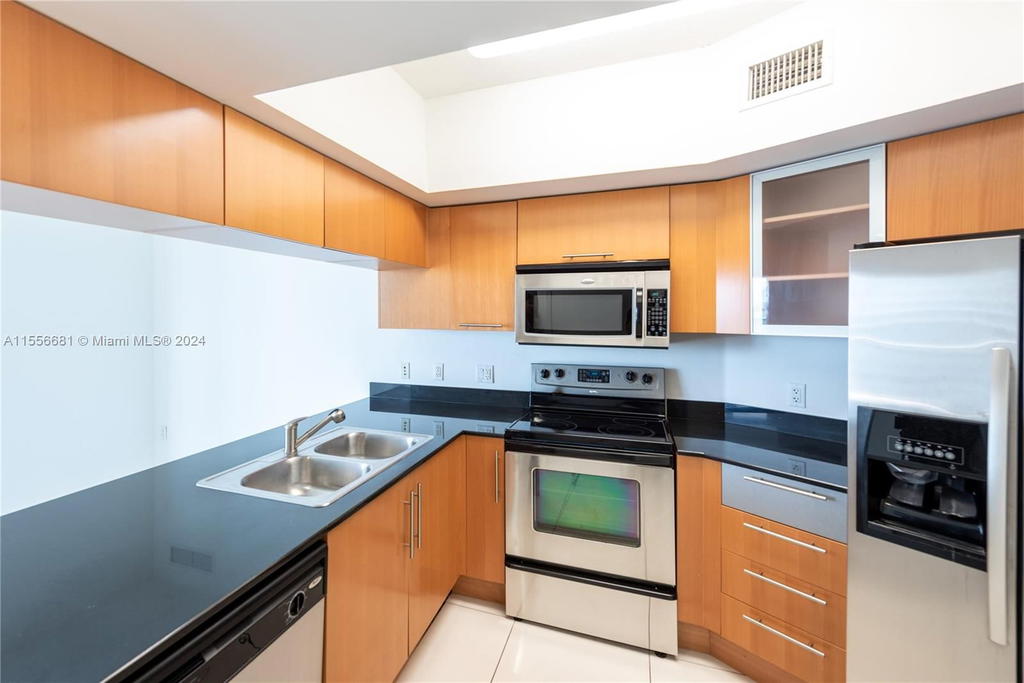 Real estate property located at 1750 Bayshore Dr #2202, Miami-dade, Opera Tower Condo, Miami, FL