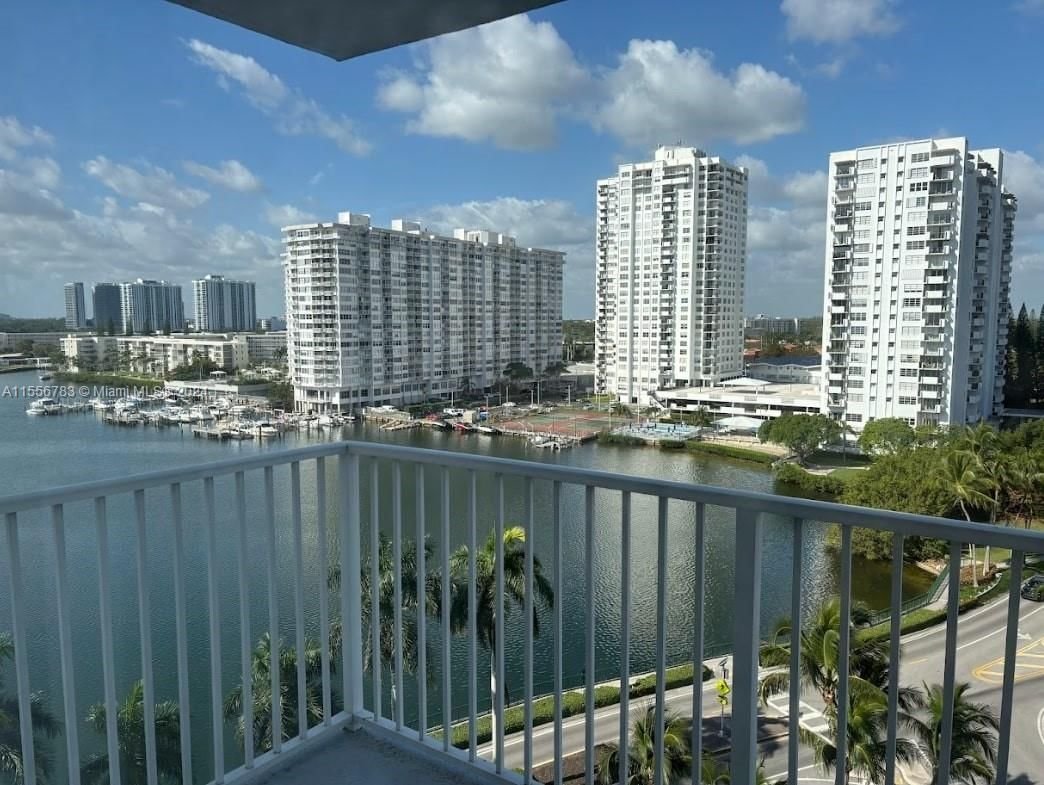 Real estate property located at 2801 183rd St #1015W, Miami-Dade County, ADMIRALS PORT CONDO WEST, Aventura, FL