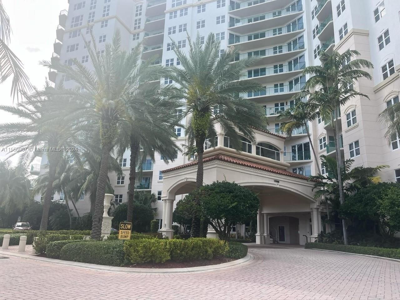 Real estate property located at 19900 Country Club Dr #214, Miami-Dade County, TURNBERRY VILLAGE SO TOWE, Aventura, FL