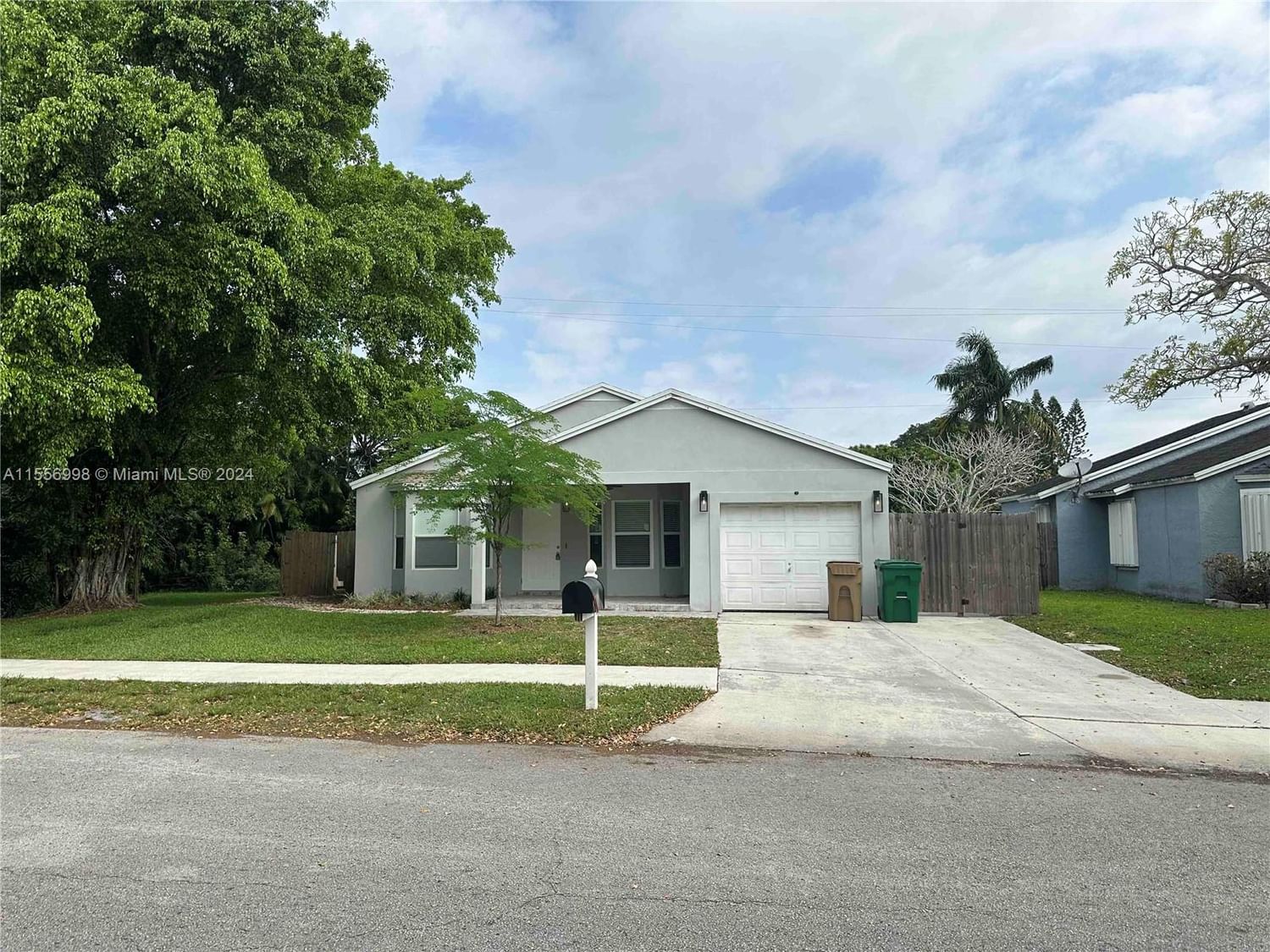 Real estate property located at 12951 15th Mnr, Broward County, SUMMER LAKE, Davie, FL