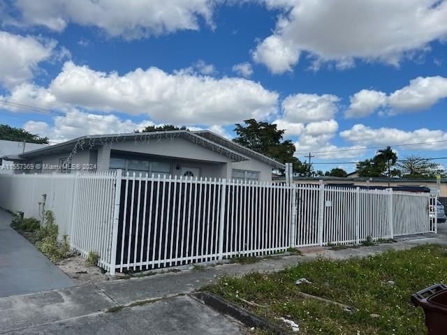 Real estate property located at 101 10th St, Miami-Dade County, STUDIO ADDN TO TOWN OF HI, Hialeah, FL