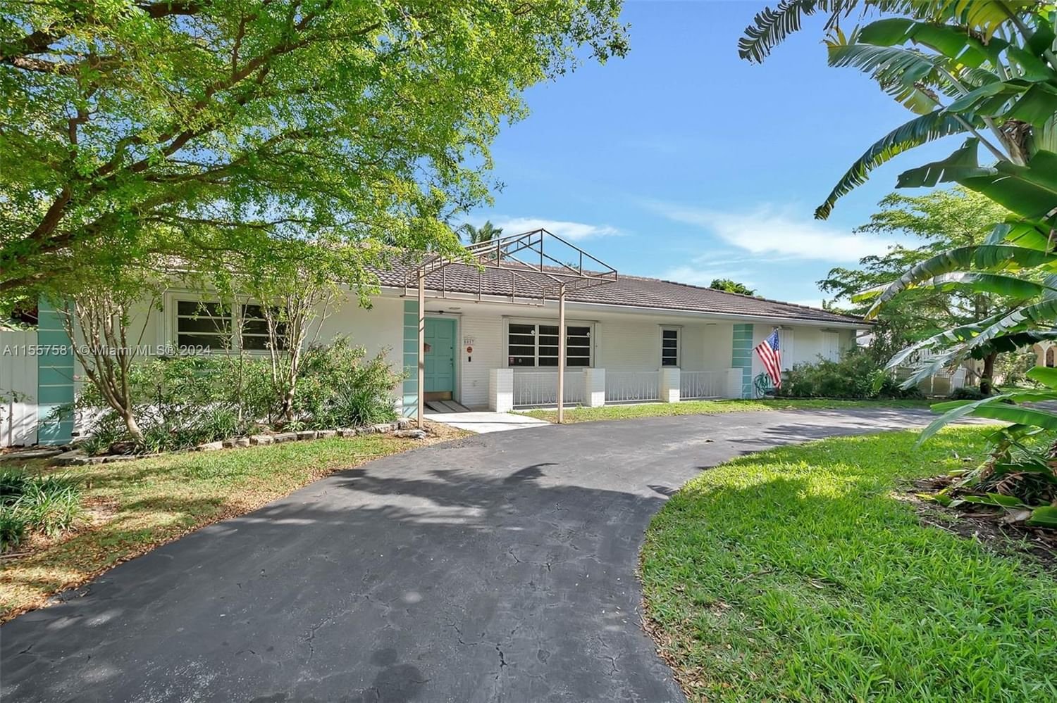 Real estate property located at 8057 185th St, Miami-Dade County, EUREKA DRIVE ESTATES, Cutler Bay, FL