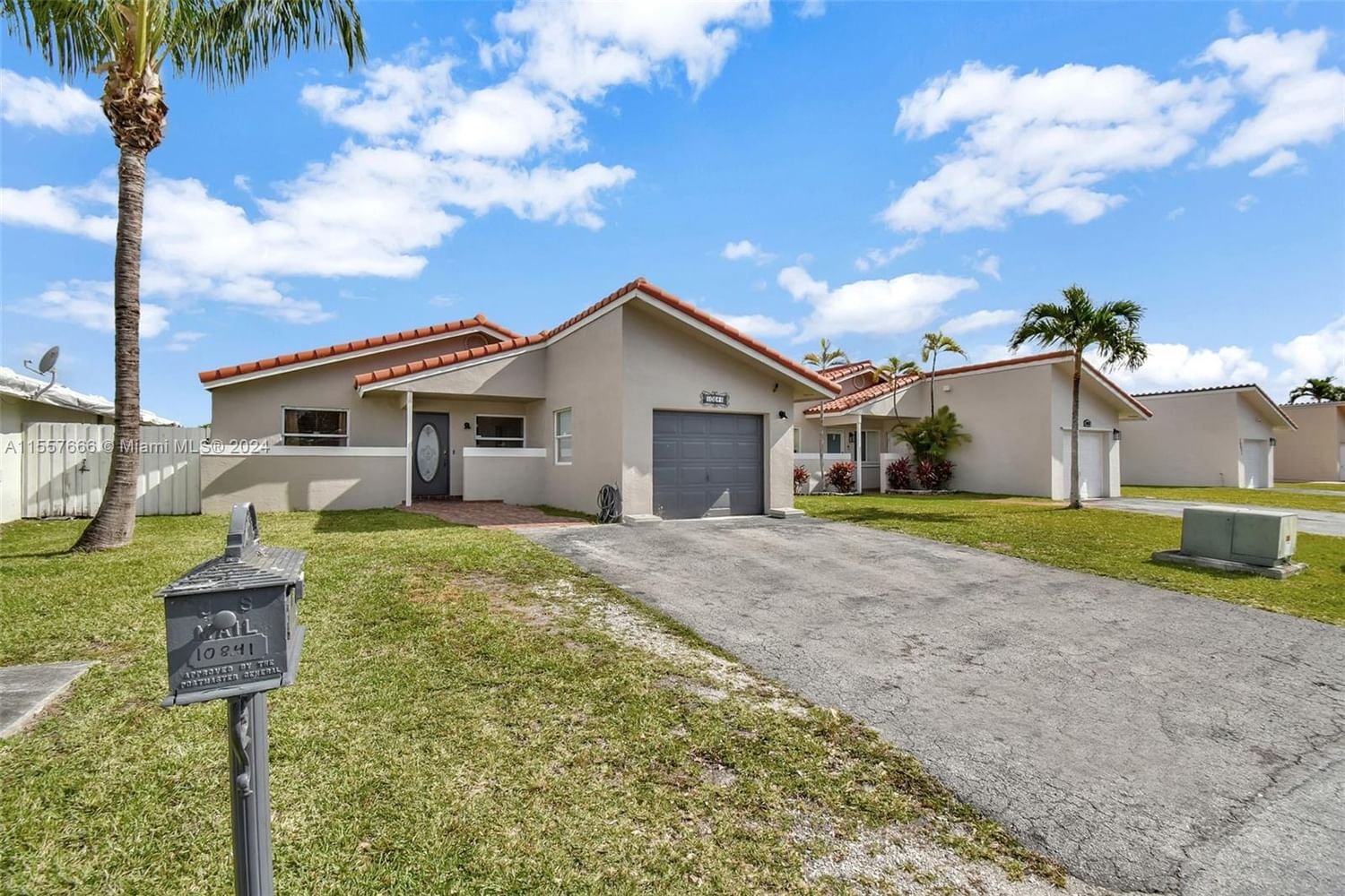 Real estate property located at 10841 159th Ter, Miami-Dade County, BRANDONWOODS, Miami, FL
