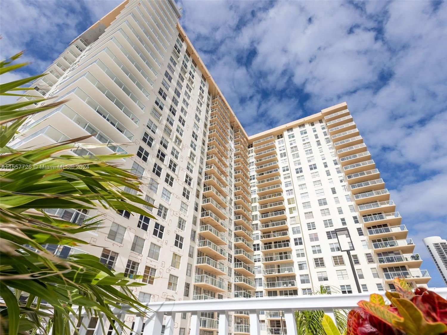 Real estate property located at 230 174th St #1115, Miami-Dade County, WINSTON TOWER 300 CONDO, Sunny Isles Beach, FL