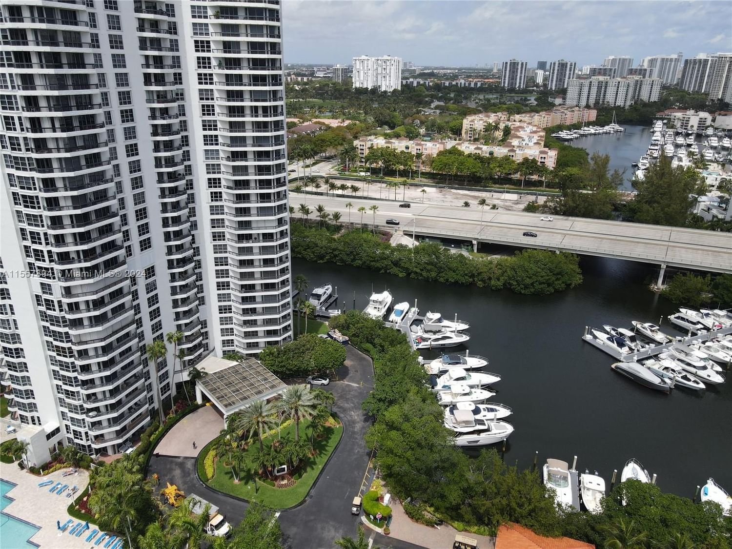 Real estate property located at 3500 Mystic Pointe Dr #401, Miami-Dade County, MYSTIC POINTE TOWER 400 C, Aventura, FL