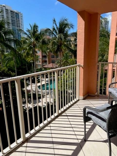 Real estate property located at 19801 Country Club Dr #4/404, Miami-Dade County, THE YACHT CLUB AT AVENTURA, Aventura, FL