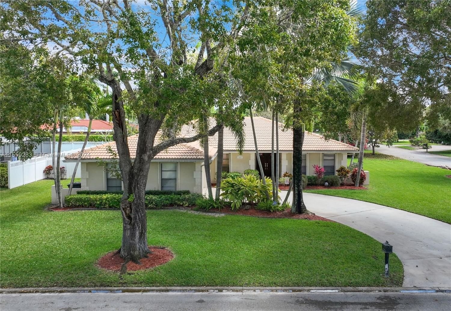 Real estate property located at 213 92nd Ter, Broward County, SHADOW WOOD, Coral Springs, FL
