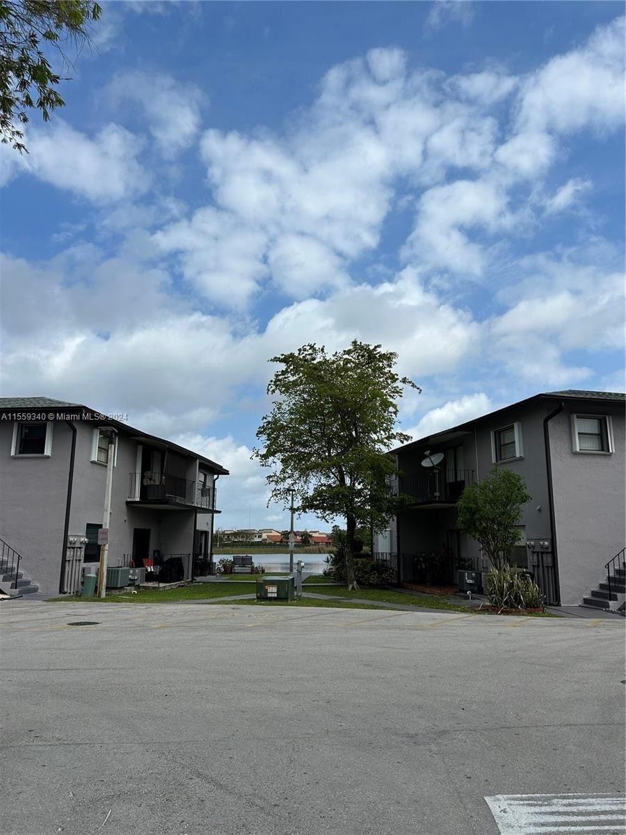 Real estate property located at 13241 17th Ln #5-23, Miami-Dade County, PLAYA LAGO CONDO PH II, Miami, FL