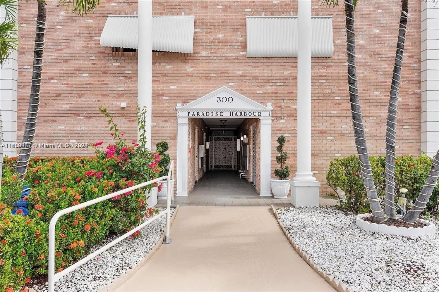 Real estate property located at 300 Golden Isles Dr #317, Broward County, PARADISE HARBOUR APTS CO-, Hallandale Beach, FL