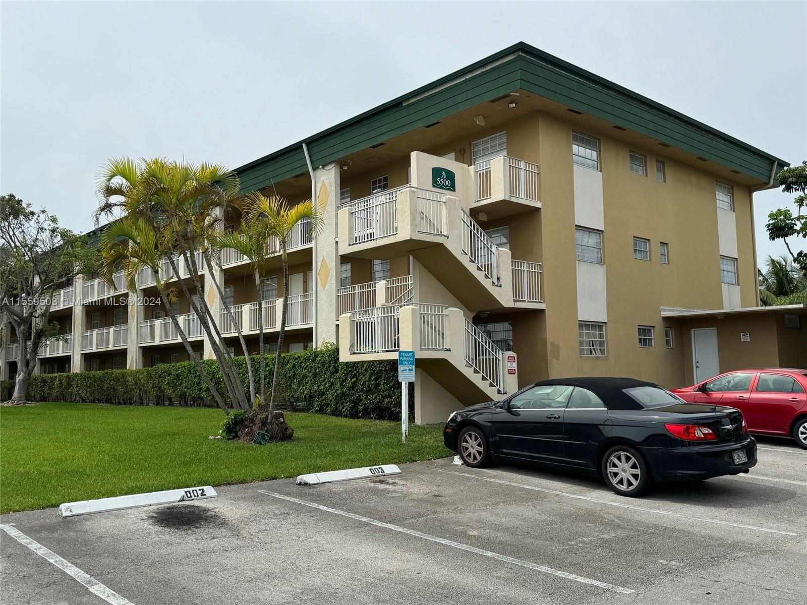 Real estate property located at 5500 77th Ct #305, Miami-Dade, MILLER LAKE CONDO, Miami, FL