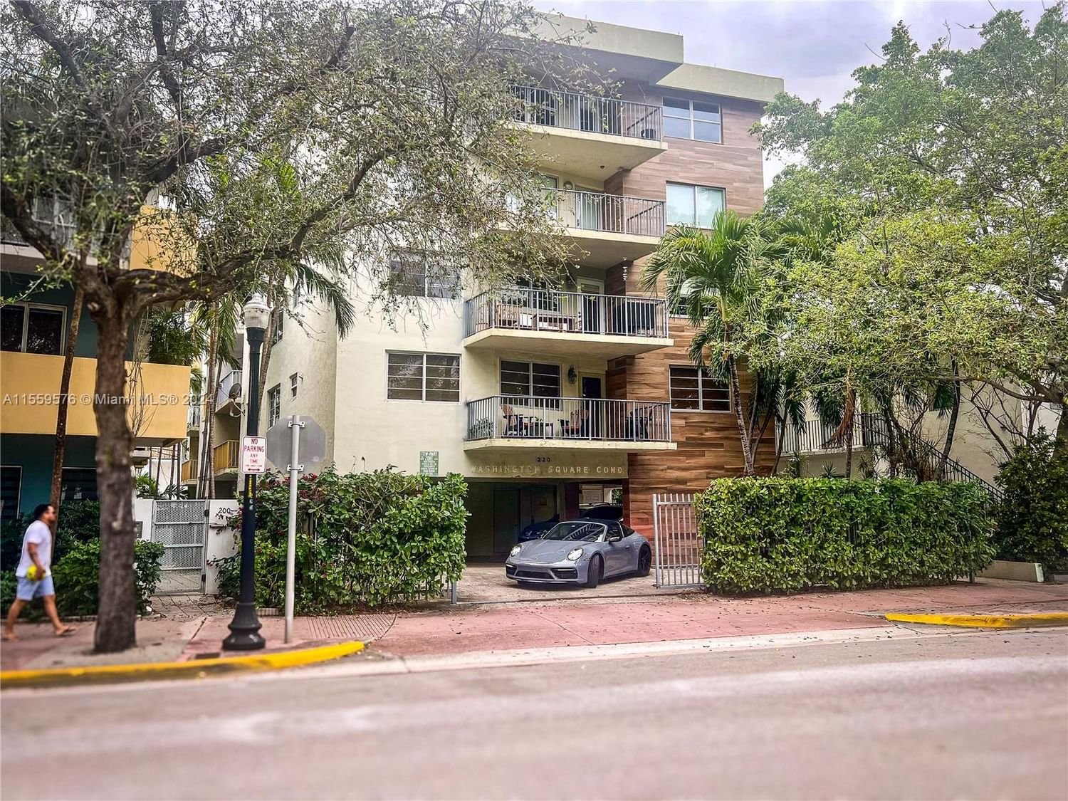 Real estate property located at 220 Washington Ave #4B, Miami-Dade County, WASHINGTON SQUARE CONDO, Miami Beach, FL