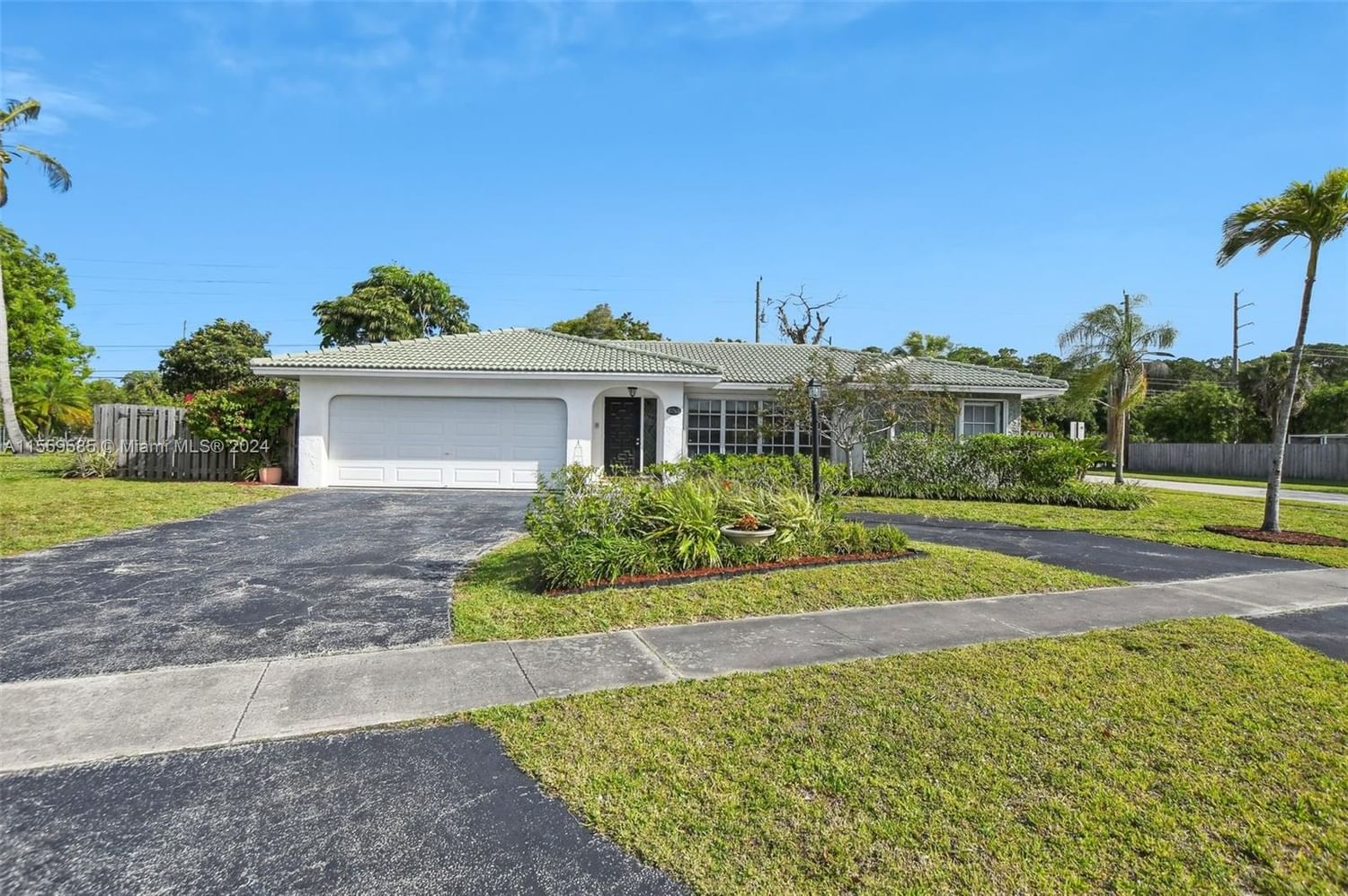 Real estate property located at 10265 Dorchester Dr, Palm Beach County, HOLIDAY CITY AT BOCA RATO, Boca Raton, FL