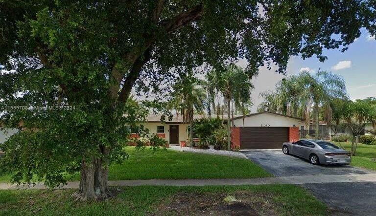 Real estate property located at 11040 19th St, Broward County, PEMBROKE LAKES SEC 2, Pembroke Pines, FL