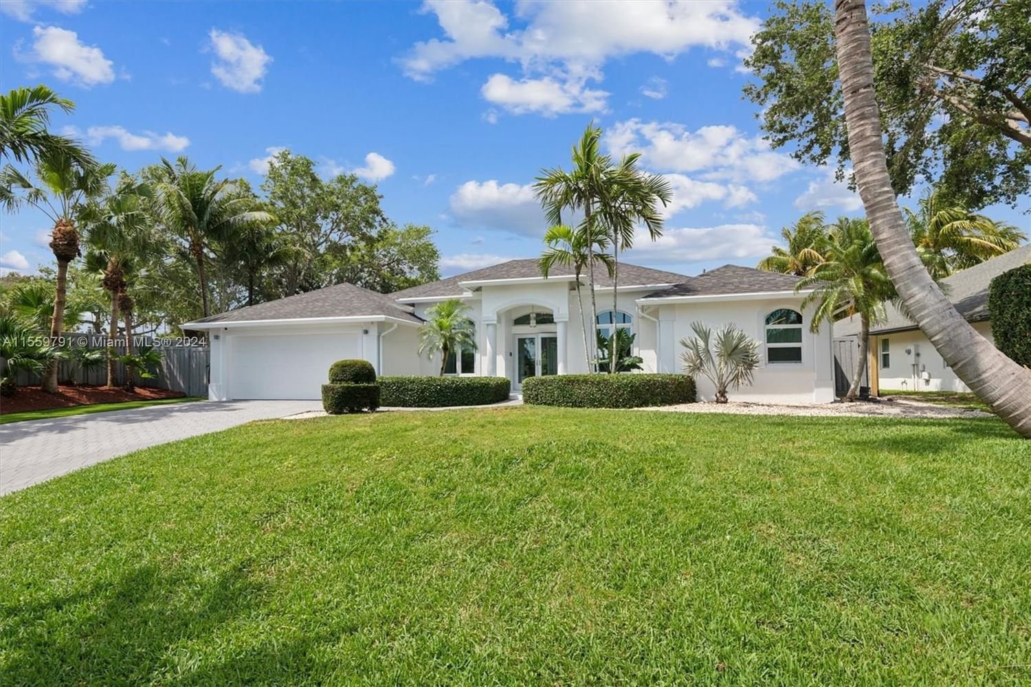 Real estate property located at 14019 Miller Dr, Palm Beach County, WATERWAY MANOR, Palm Beach Gardens, FL
