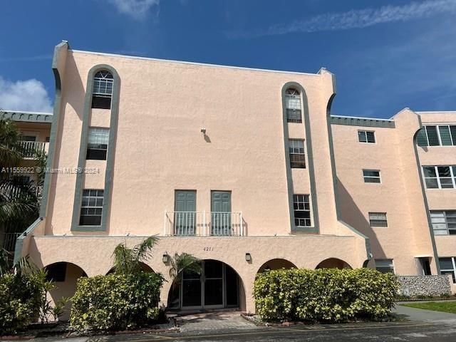 Real estate property located at 4211 41st St #407, Broward County, DIAMOND CONDO, Lauderdale Lakes, FL