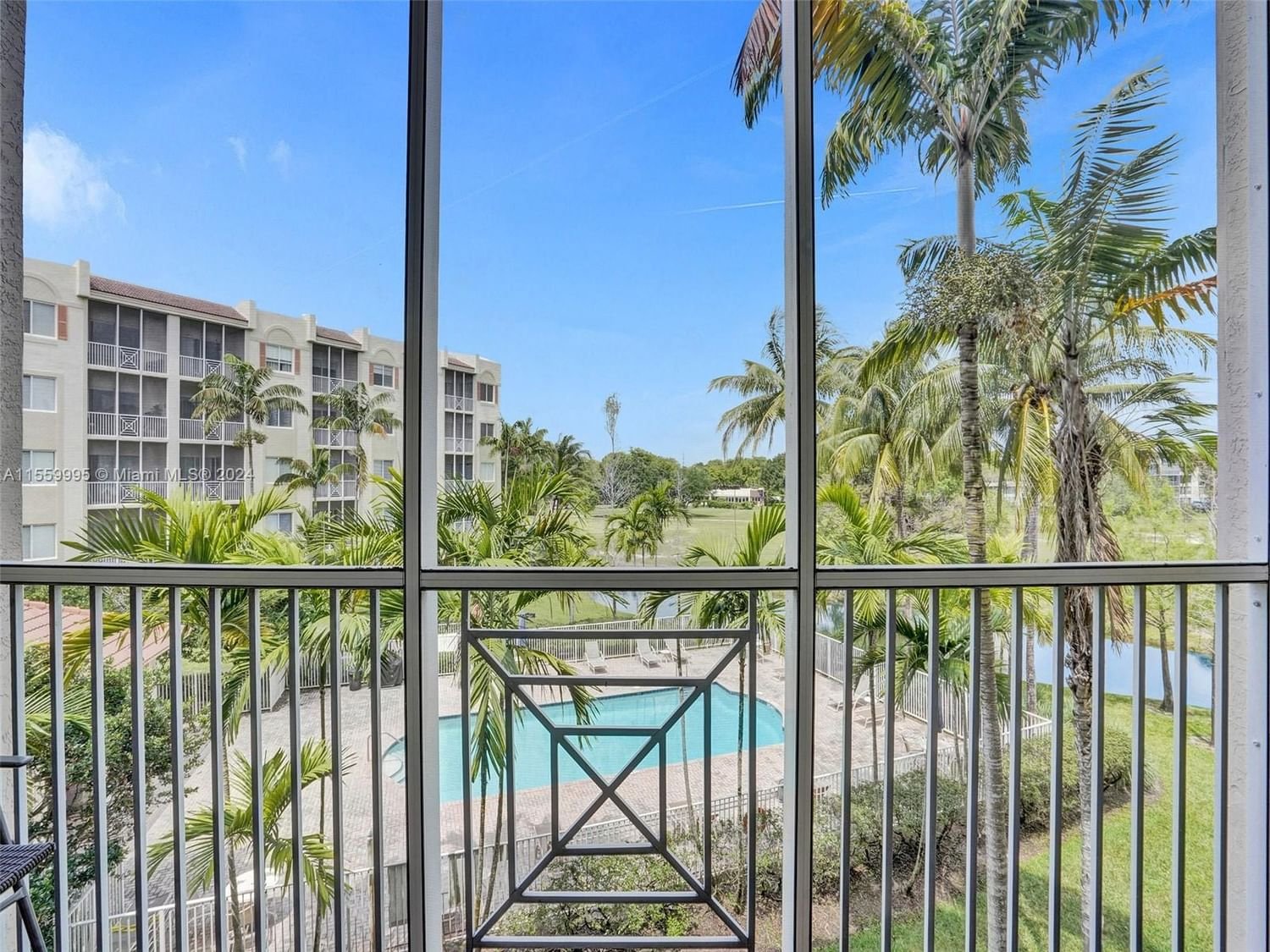 Real estate property located at 3500 Oaks Clubhouse Dr #303, Broward County, ROYAL POINT AT PALM AIRE, Pompano Beach, FL
