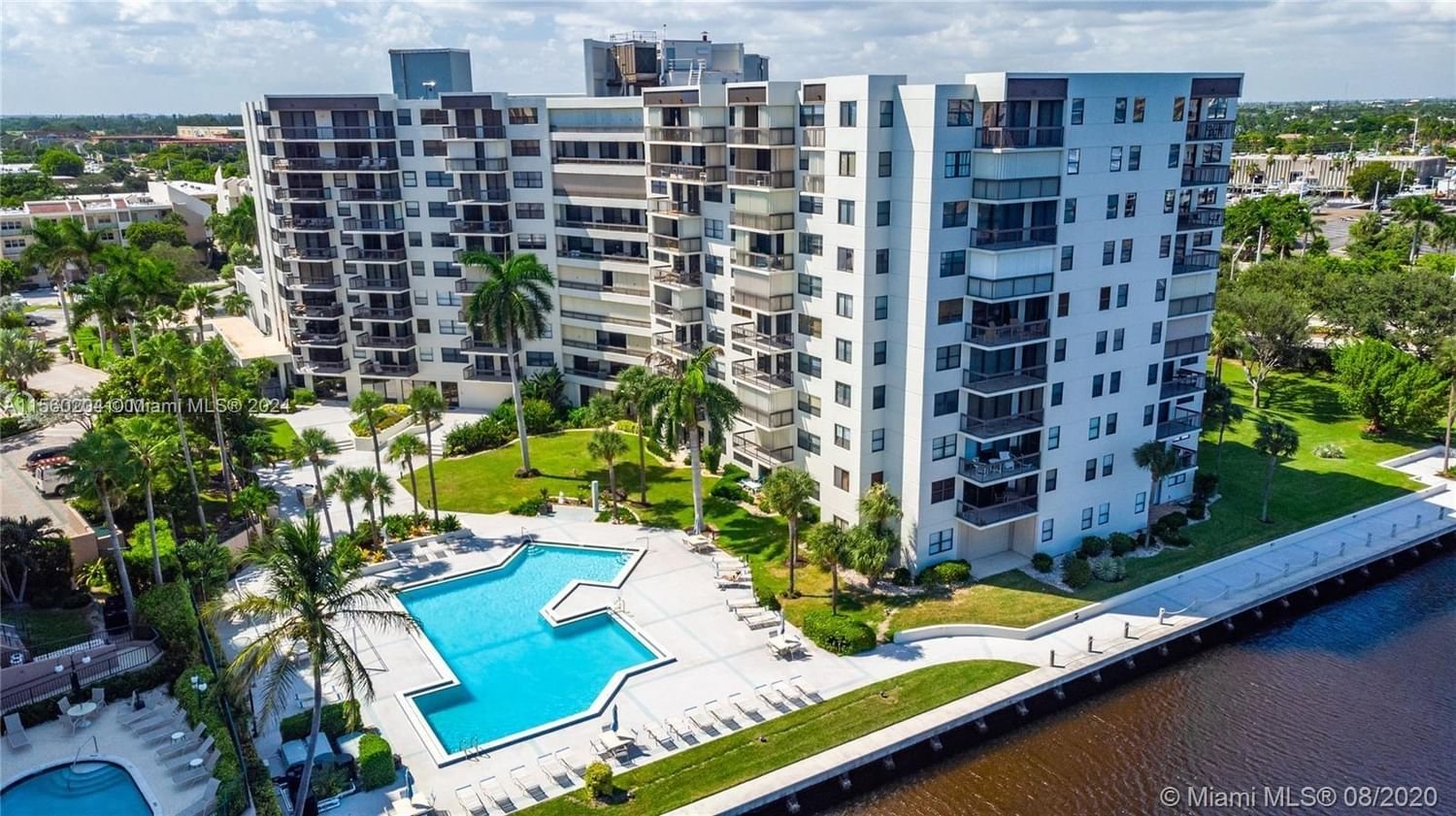 Real estate property located at 2900 14th St Cswy #102, Broward County, VOYAGER CONDO, Pompano Beach, FL