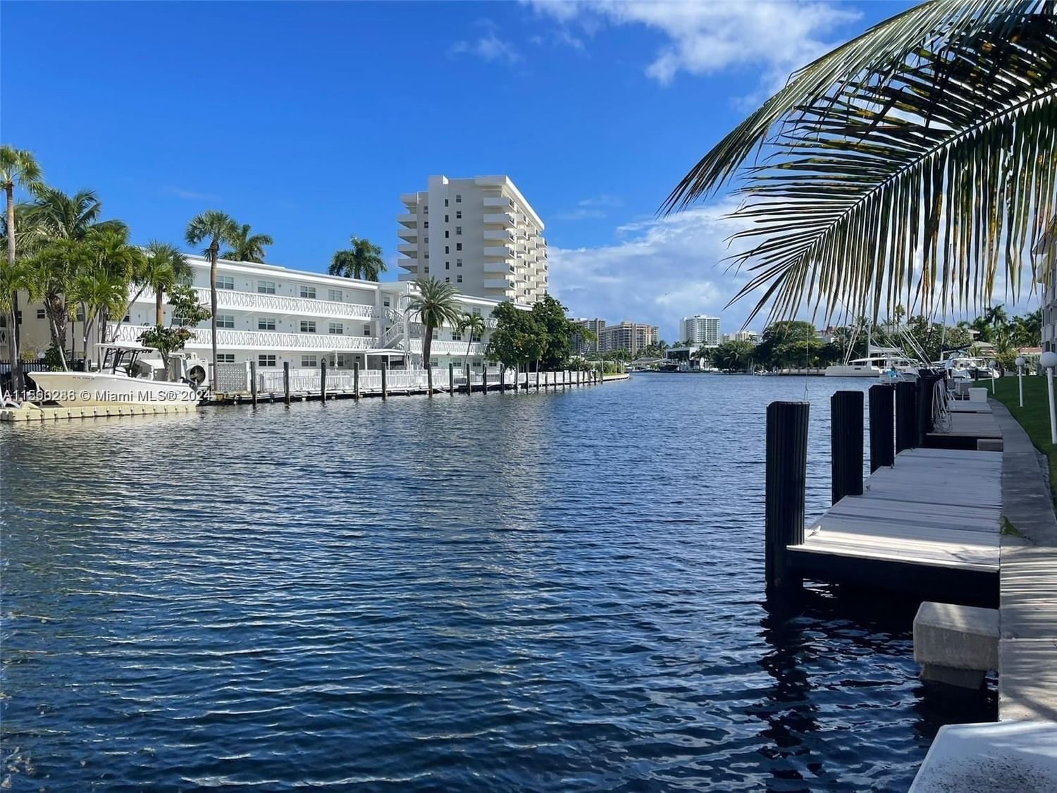 Real estate property located at 450 Paradise Isle Blvd #305, Broward County, ISLE OF PARADISE CO-OP, Hallandale Beach, FL