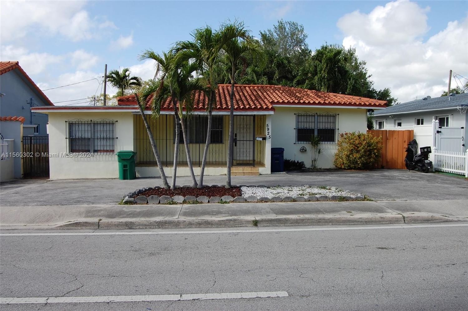 Real estate property located at 5925 24th Street, Miami-Dade County, CORAL WAY PK SEC D, Miami, FL