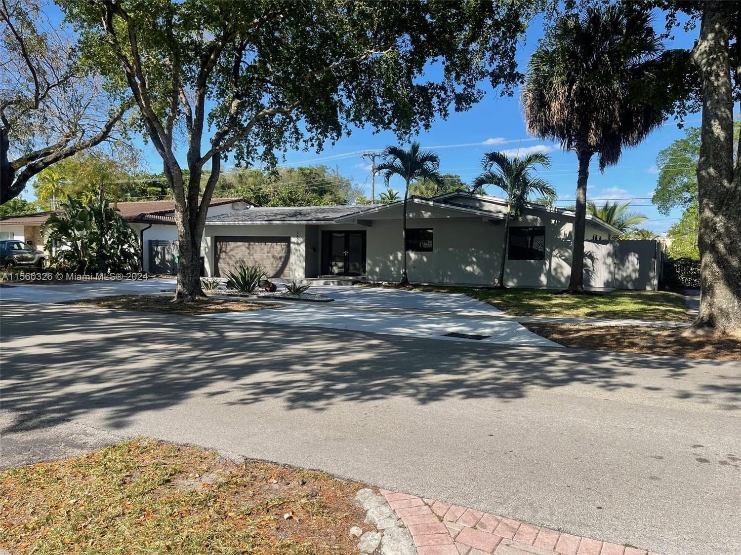 Real estate property located at 14501 Lake Candlewood Ct, Miami-Dade County, MIAMI LAKES SEC 2, Miami Lakes, FL