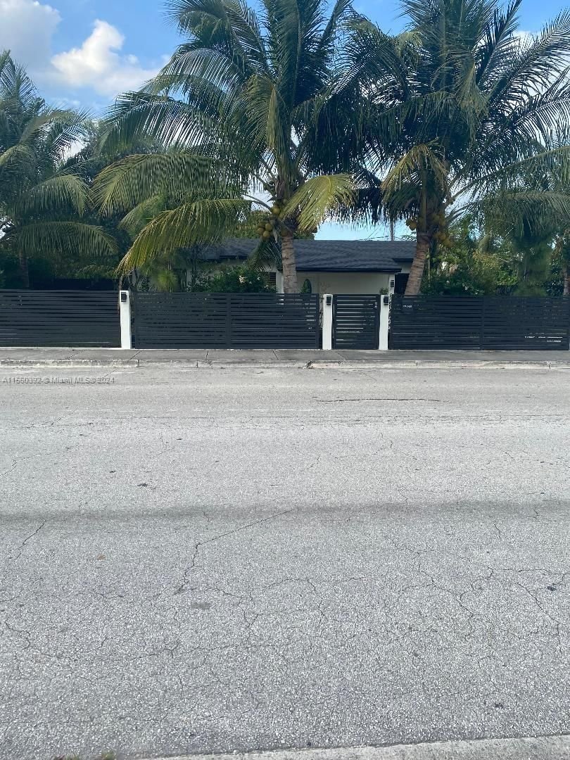Real estate property located at 10045 172nd St, Miami-Dade County, GREENE SUB 2ND ADDN, Miami, FL