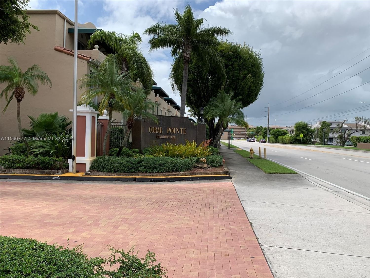 Real estate property located at 8670 6th Ln #4-104, Miami-Dade County, Coral Pointe Twnhms Condo, Miami, FL