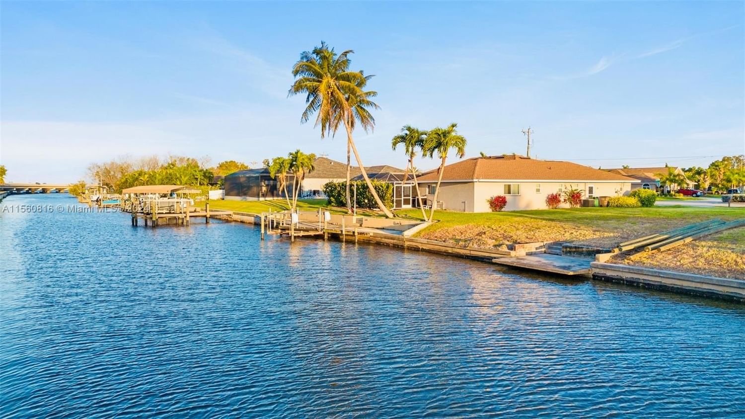 Real estate property located at 2525 EVEREST PKWY, Lee County, cape coral, Cape Coral, FL