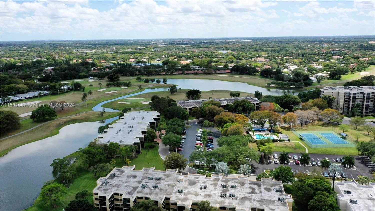 Real estate property located at 16100 Golf Club Rd #112, Broward County, BUILDING FOUR OF COUNTRY, Weston, FL