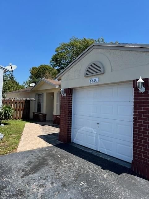Real estate property located at 8601 192nd Ter, Miami-Dade County, WESTBROOKE AT AVALON SEC, Hialeah, FL