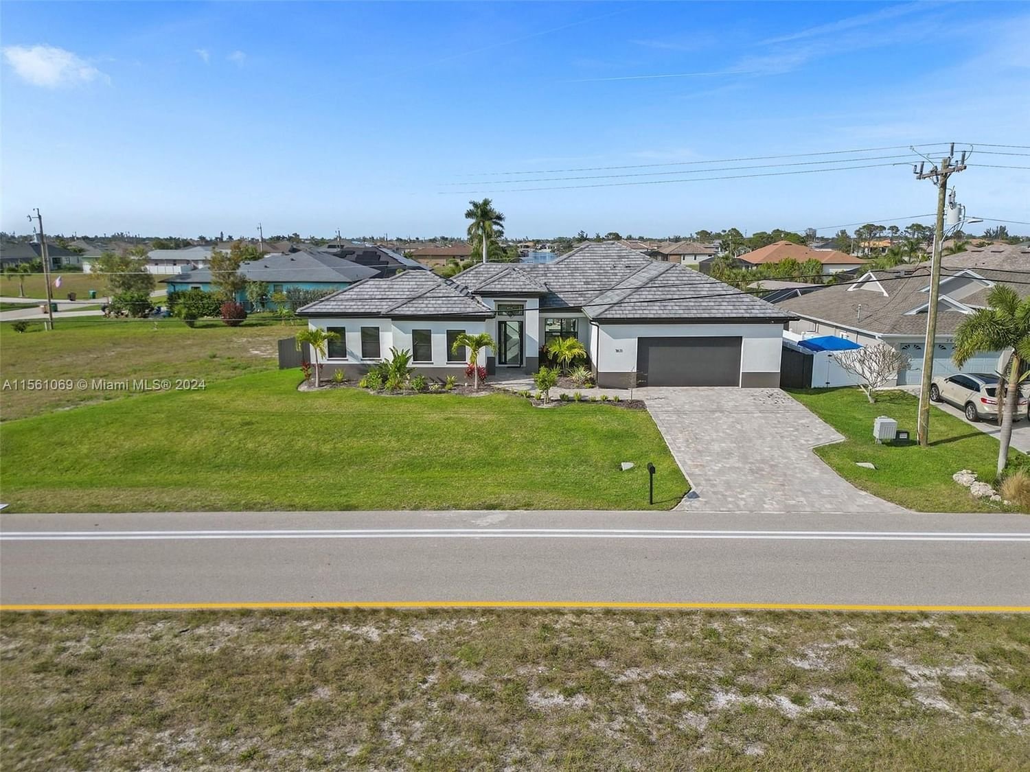 Real estate property located at 3611 Gulfstream Pkwy, Lee County, Cape Coral, Cape Coral, FL