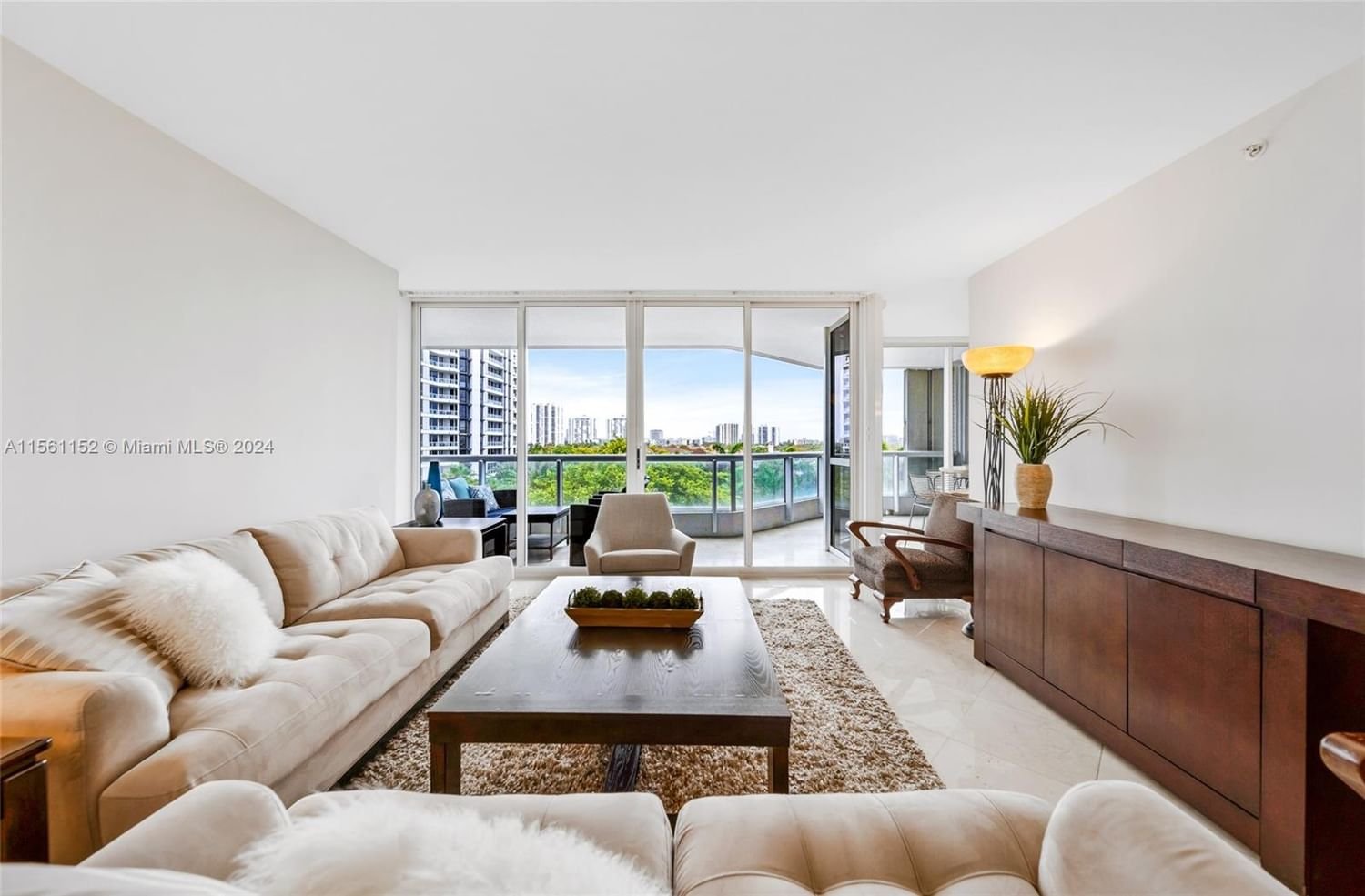Real estate property located at 21205 Yacht Club Dr #703, Miami-Dade County, NORTH TOWER AT THE POINT, Aventura, FL
