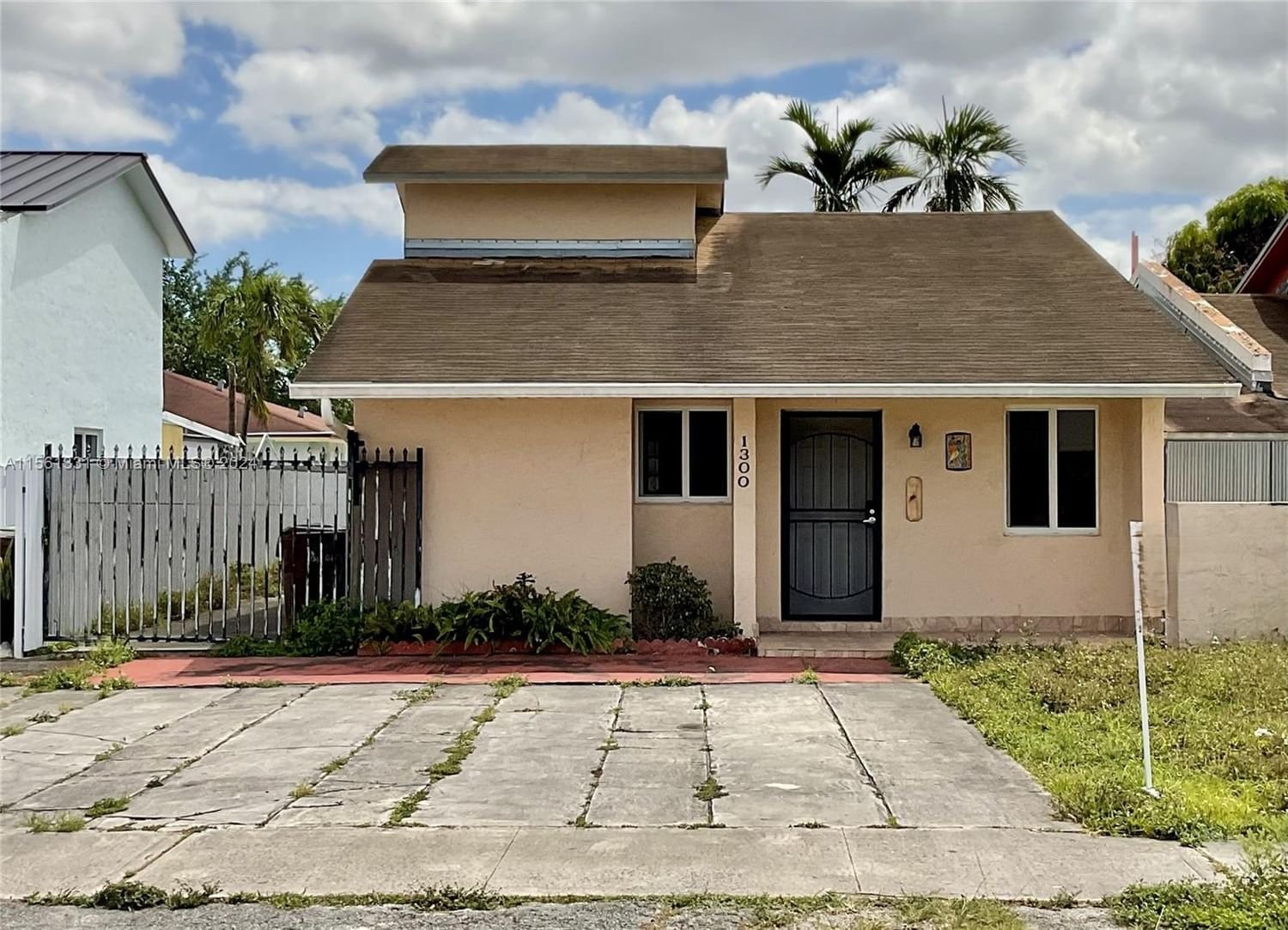 Real estate property located at 1300 39th Pl, Miami-Dade County, SOROA CONDO #18/2, Hialeah, FL